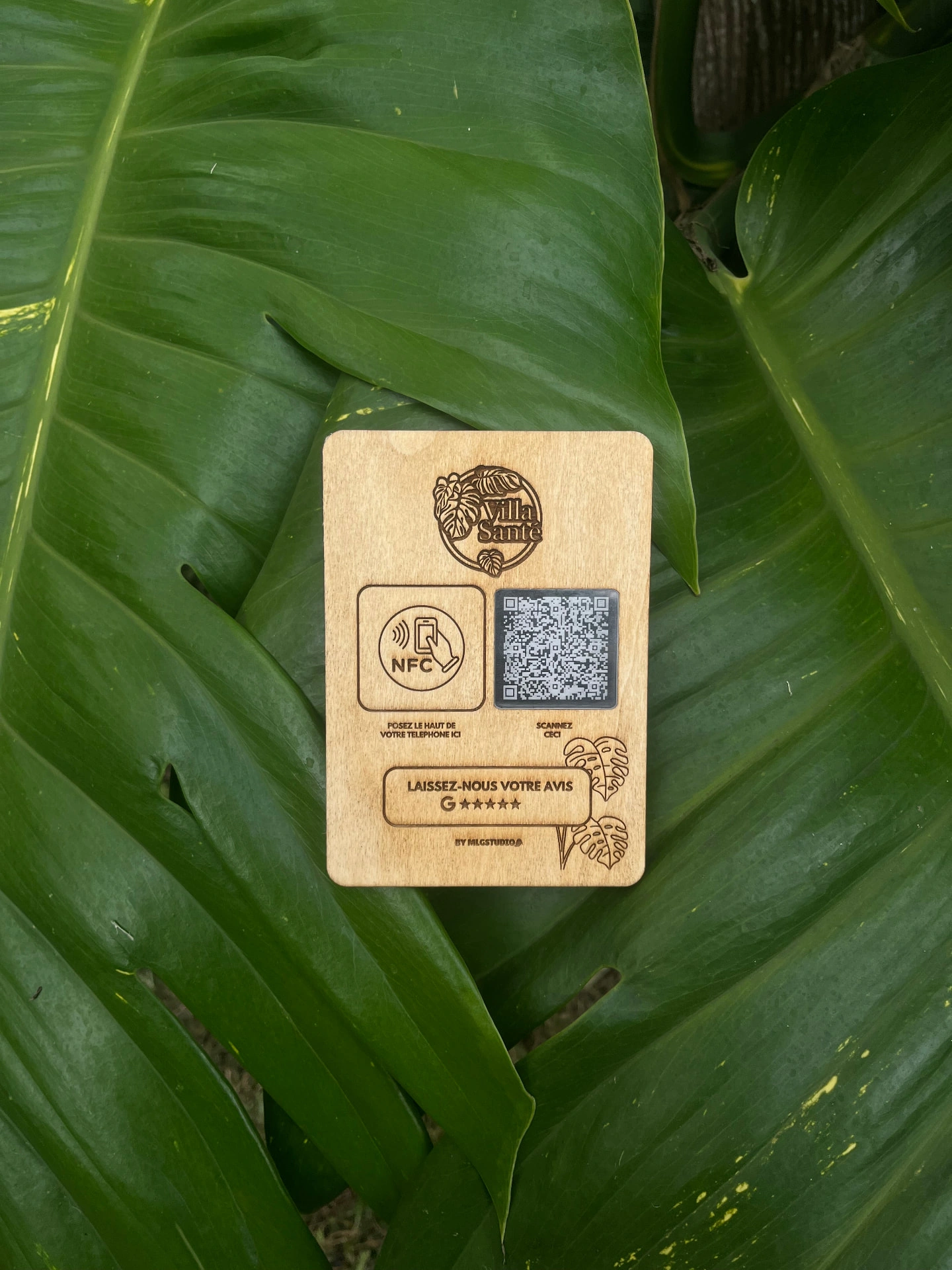 Plaque NFC en bois Villa Santé avec QR code pour les avis Google